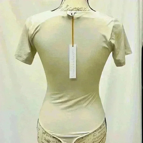 NWT House of Harlow 1960 Nude V-Neck Short Sleeve Bodysuit Size Medium - Picture 6 of 10